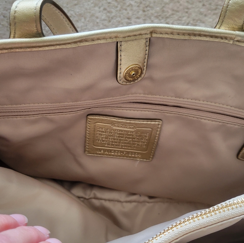 Coach Bag - Picture 7 of 8